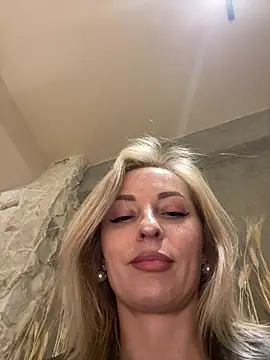 Chatroom XXX en direct de VikaBunny1