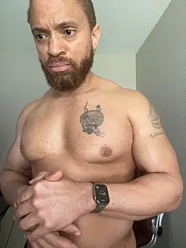 Fathero1time Adlı Modelin Canlı XXX Sohbeti