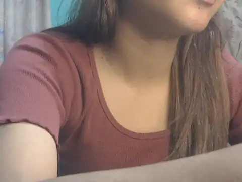 NancyRuvi: διαδικτυακό σόου στην κάμερα