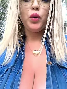 XXX chat uživo modela Katy__A