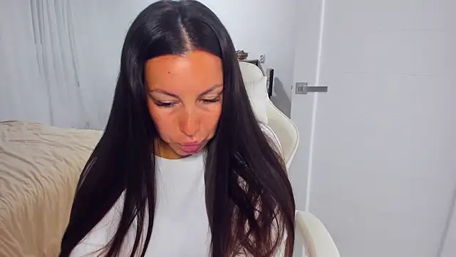 AvisFlowers' Live XXX Chat