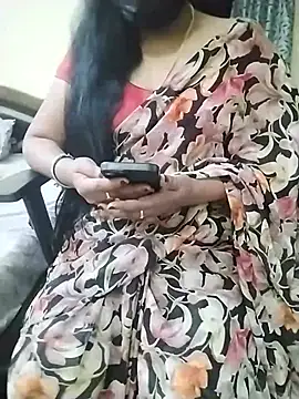 Show modela sravyasexyy na web-kameri