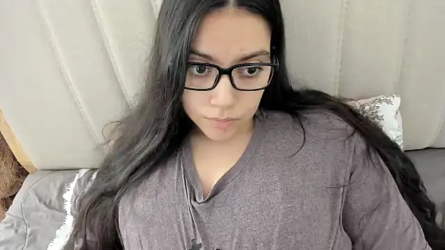 แชท XXX สดของ roniewester