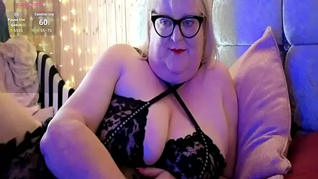 Chat XXX en directo de Curvy-Irish-CrystalX