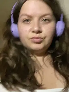 Show modela Nenssy555 na web-kameri