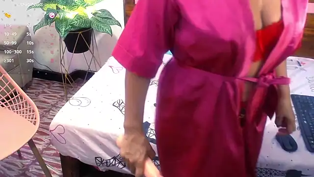 Yeseniaa25_'s Live XXX Chat