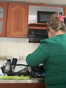 Chat XXX en directo de CurvyRosse_