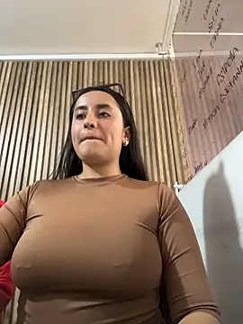 XXX chat uživo modela Antonella_Julieta