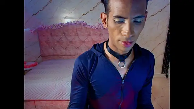 Show modela monserrat_petite na web-kameri