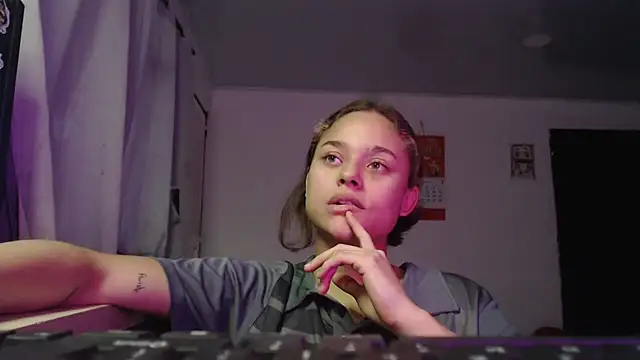 LittleCheerry69のライブXXXチャット