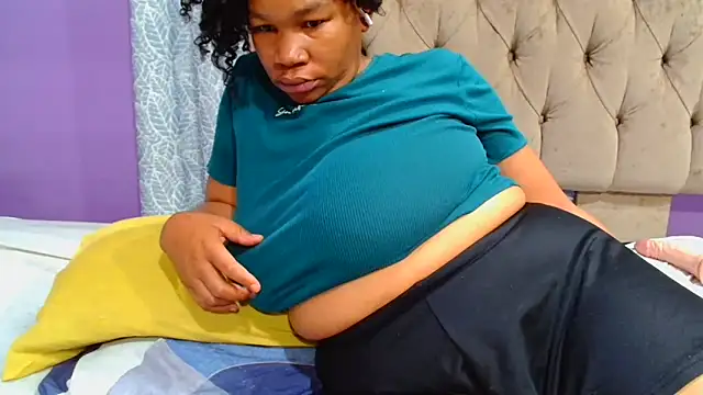 XXX chat uživo modela YELLOWBUSTYMELLONS