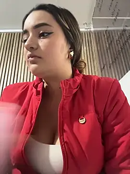 Antonella_Julieta: διαδικτυακό σόου στην κάμερα