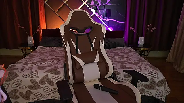 LylaYeess' Live XXX Chat