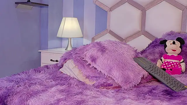 yvi_taylor Show Webcam