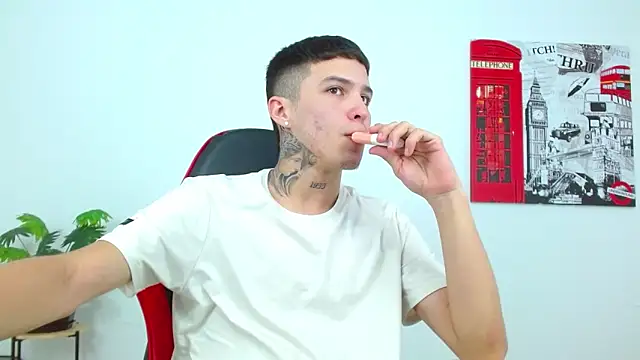 Cumandres18's Live XXX Chat