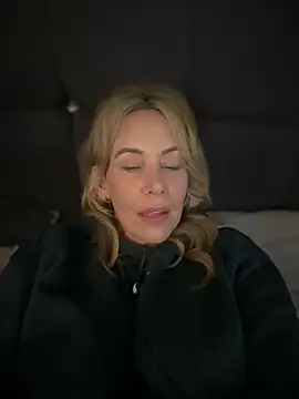 blondebitch2のライブXXXチャット