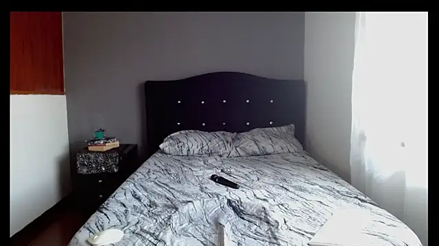 Emilia_1995 现场XXX聊天