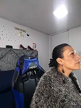 Shantey_Laurent élő XXX-chatje