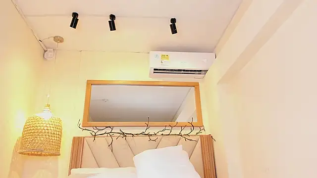 LisaLain élő XXX-chatje