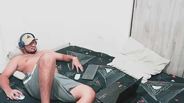 bonyclyde2203 Live XXX-Chat