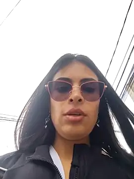 Astrid-- Live XXX Chat