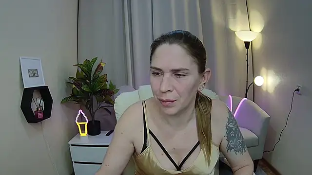 TessaDaybreak Chat XXX in diretta