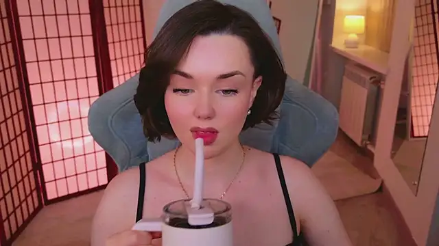 AvaFlower Adlı Modelin Canlı XXX Sohbeti