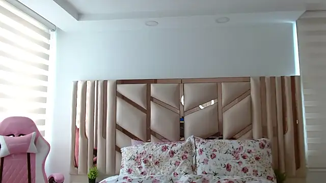 violett_star1 Adlı Modelin Canlı XXX Sohbeti