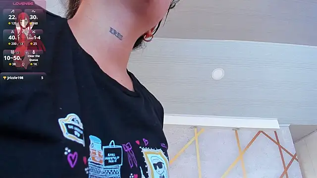 _vaiolet_owo Adlı Modelin Canlı XXX Sohbeti