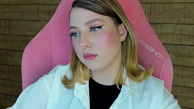 TinnaBurton live XXX chat