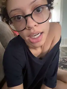 jojosbizarrelyf Chat XXX in diretta