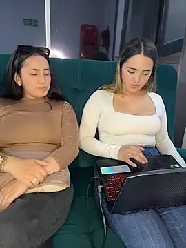 Antonella_Julieta 即時 XXX 聊天