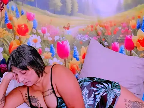 indianroxy's Live XXX Chat