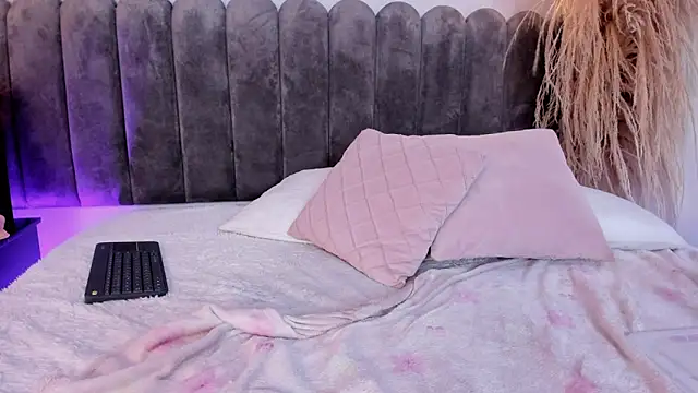 Viollet_xoxo's Live XXX Chat