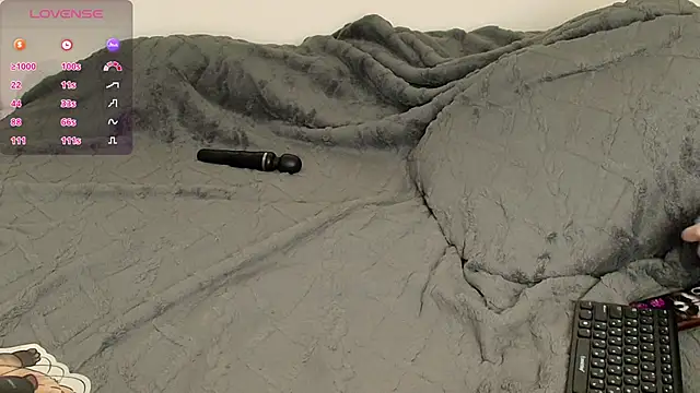 SuchArt_ élő XXX-chatje