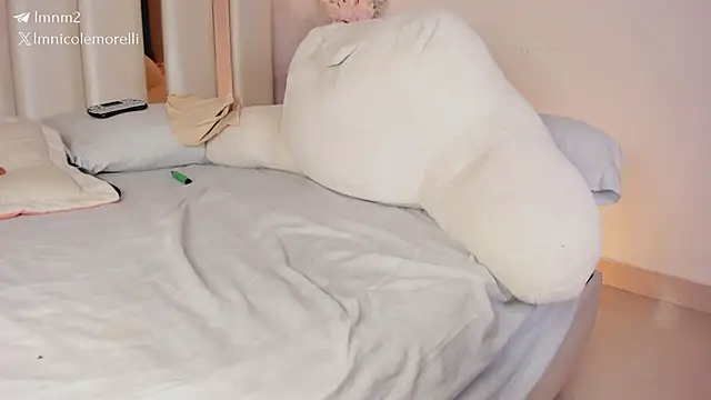 Nicolemorelli2's Webcam Show