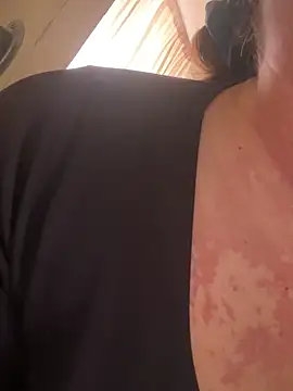 WHITEWOMEN_2's Live XXX Chat