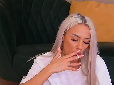 Chat +18 de Bailey_Rush ao vivo