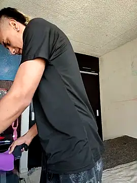 BADFUCKPUSSYHARDCORE élő XXX-chatje