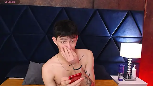 Logan_Woods 即時 XXX 聊天