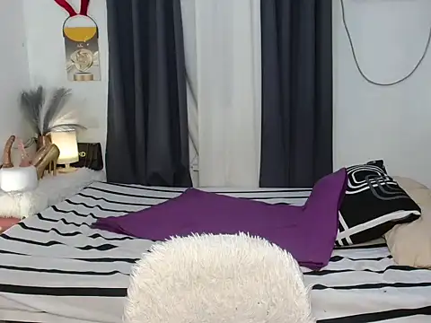 Maxinerein's Webcam Show