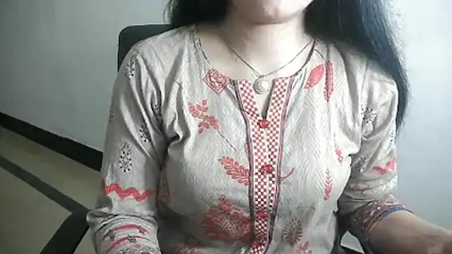 Chanchal--Navya Chat XXX in diretta