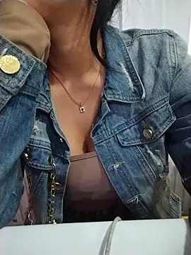 แชท XXX สดของ Luianna