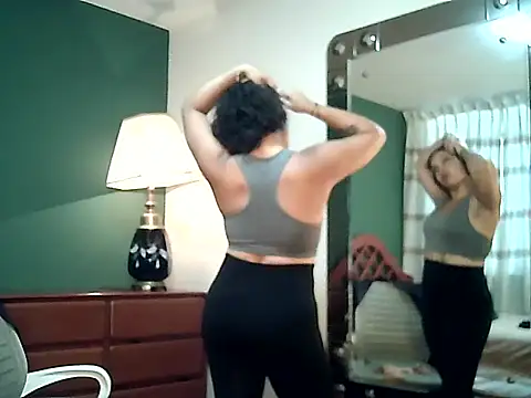 FallsForHerSmile Live XXX-chat