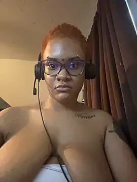 nickytheehawtie élő XXX-chatje