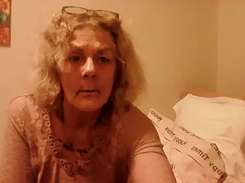 XXX chat uživo modela Latex_shantie