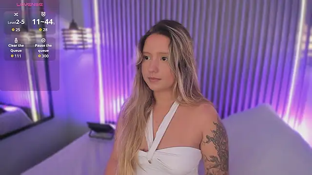 MiaPetit_ élő XXX-chatje