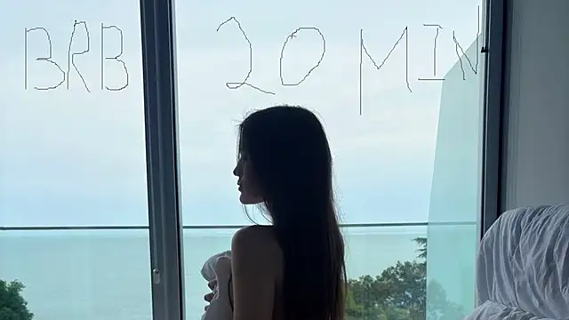 CeliaValado Adlı Modelin Canlı XXX Sohbeti