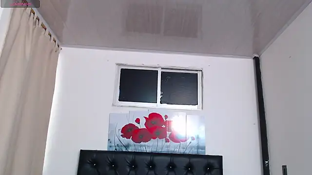 pinky_f00x's Live XXX Chat