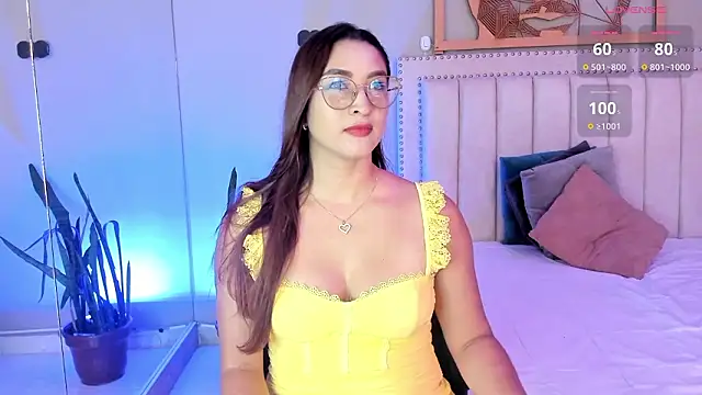 _LaraMom_ Chat XXX live